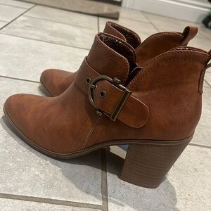 Baretraps Size 9 booties